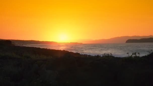 Belo pôr do sol acima do mar mediterrâneo. Desfasamento temporal . — Vídeo de Stock