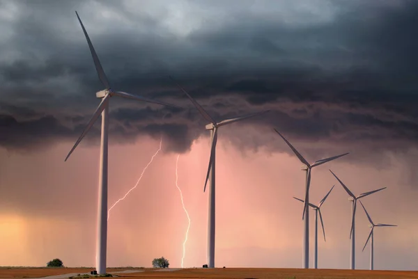 Modern Windfarm Located Farmland Midwest America Lightening Storm — Stock Photo, Image
