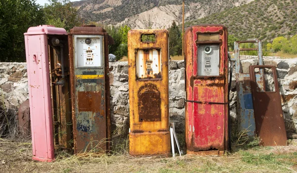 Anciennes pompes à essence rouillées trouvées dans un magasin d'antiquités au Nouveau-Mexique — Photo