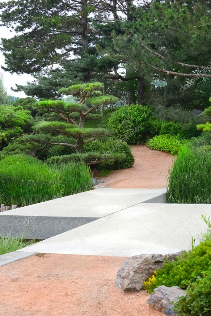 Zig-Zag bridge in Garden