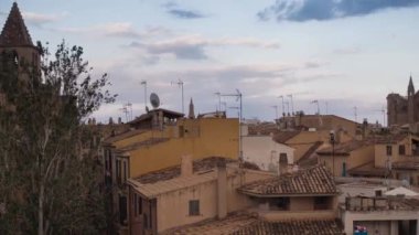 Palma de Mallorca 'nın panoramik zaman çizelgesi, eski şehrin 360 görüntüsü, Mayorka' da Dusk, Balear Adaları, İspanya, Akdeniz, Avrupa.