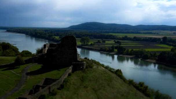 在欧洲斯洛维亚的达努贝河的时间 — 图库视频影像