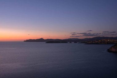 Malgrats Adaları, Calvia, Mallorca, Balear Adaları, Akdeniz, İspanya 'nın muhteşem gökyüzü ile gün batımı ve gündoğumu
