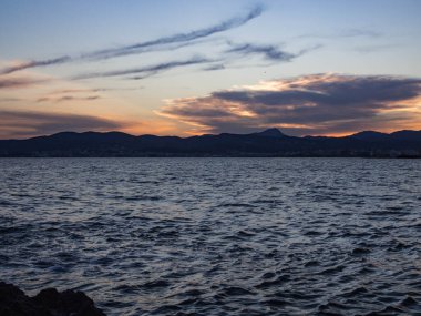 Plajlar ve koylar, deniz suyu, denizler ve okyanuslar, sahil kenarında tatil.