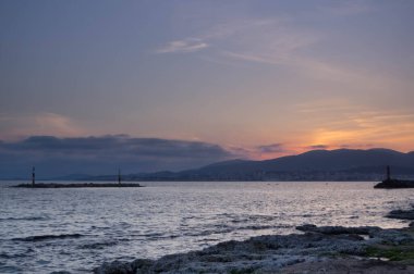 Plajlar ve koylar, deniz suyu, denizler ve okyanuslar, sahil kenarında tatil.