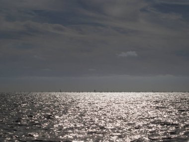 Plajlar ve koylar, deniz suyu, denizler ve okyanuslar, sahil kenarında tatil.