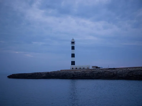 Artrutx deniz feneri, Menorca, Balear Adaları, Akdeniz, Avrupa 'da panoramik günbatımı manzarası