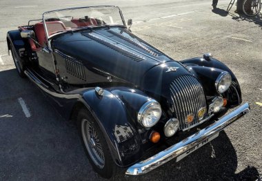 Eski gümüş mavisi araba çağı