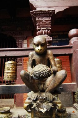 Geleneksel Hint kostümleri giymiş güzel bir Hintli kız..