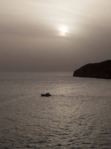 Plajlar ve koylar, deniz suyu, denizler ve okyanuslar, sahil kenarında tatil.