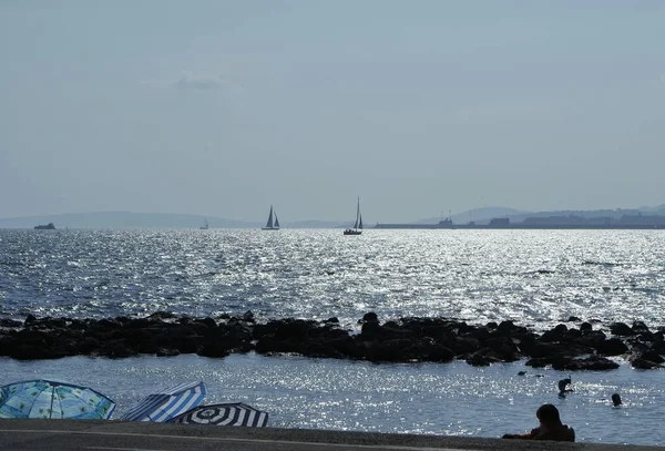 Plajlar ve koylar, deniz suyu, denizler ve okyanuslar, sahil kenarında tatil.