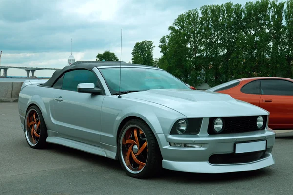 American muscle car Ford Mustang al salone dell'auto — Foto Stock