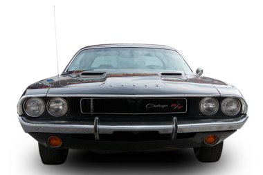 Klasik Amerikan Kaslı Arabası Dodge Challenger R / T coupe, 1970 beyaz arka planda izole.