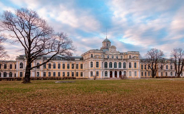 Znamenka Znamenskaya Grange 로마노프 Nikolaevichi Branch 알렉산드리아 동쪽에 Peterhof Road — 스톡 사진