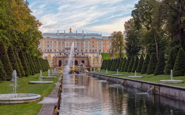Vista Grande Palácio Grande Cascata Peterhof São Petersburgo Rússia Setembro — Fotografia de Stock