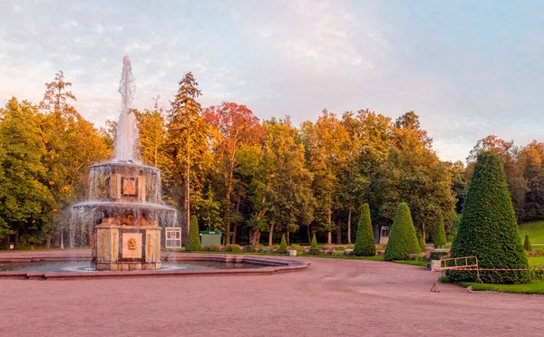 Fonte Romana Parte Oriental Parque Inferior Peterhof São Petersburgo Rússia — Fotografia de Stock