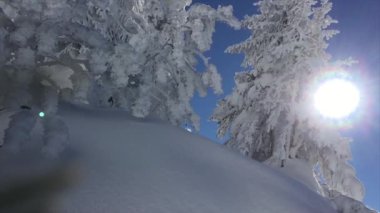 Freeride kayakçı yavaş hareket