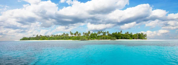 Hermosa isla tropical no asentada — Foto de Stock