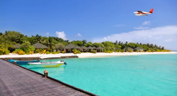 Complejo de islas tropicales en Maldivas — Foto de Stock