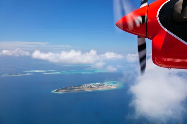 Detail of sea plane engine above Maldives islands — Stockfoto