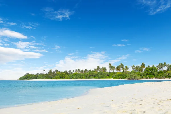 素敵なビーチと熱帯の島の風景 — ストック写真