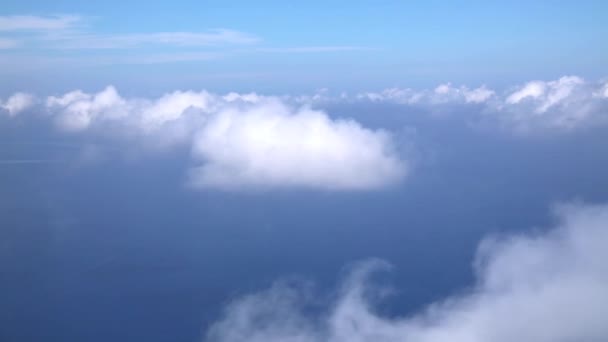 Volando sobre las nubes — Vídeos de Stock