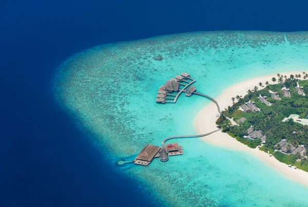 Letecký pohled na Maledivy ostrov, Raa atol — Stock fotografie