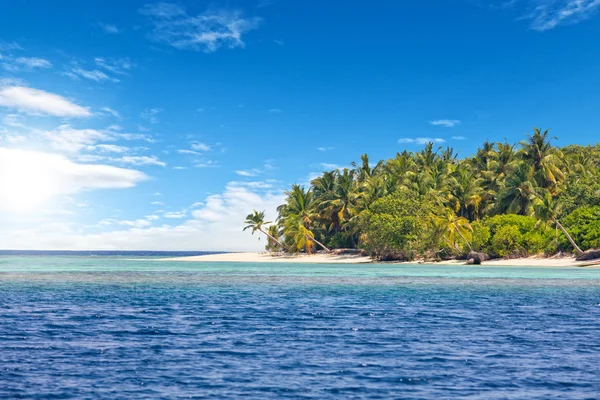 Hermosa isla tropical no asentada — Foto de Stock