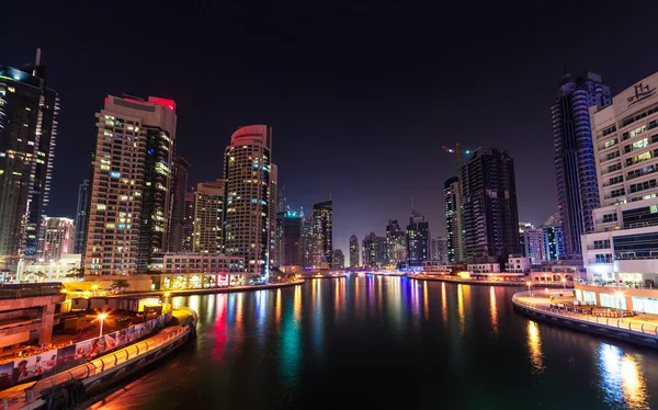 Moderne gebäude in dubai marina, dubai, uae — Stockfoto