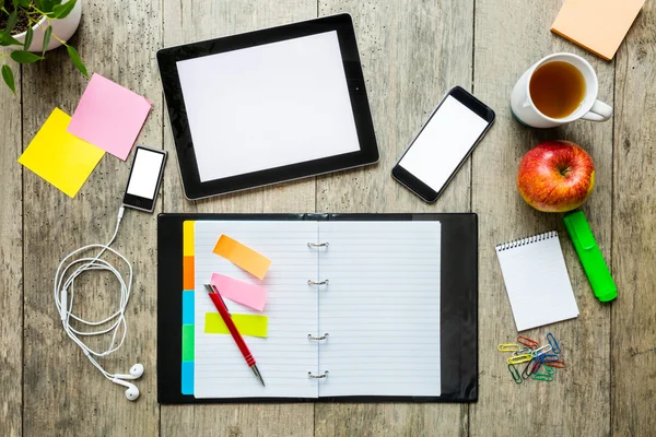 Leerer Notizblock auf dem Bürotisch — Stockfoto