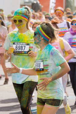 Prag, Çek Cumhuriyeti - 30 Mayıs: Katılmak insanlar renk çalıştıracağınız 30 Mayıs 2015 Prag, Çek Cumhuriyeti. Renk çalıştırmak dünya çapında barındırılan eğlenceli bir yarış Prag yaklaşık 12000 rakipleriyle.