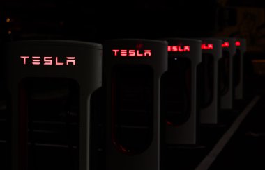 Tesla süper şarj cihazı