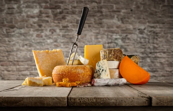 Various types of cheese placed on wooden table — Stock Photo, Image