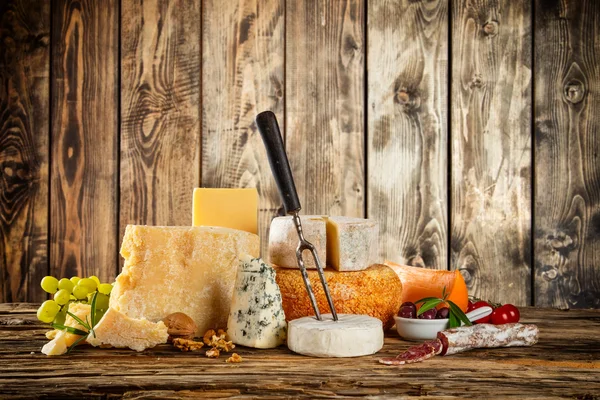 Various types of cheese placed on wooden table — Stock Photo, Image