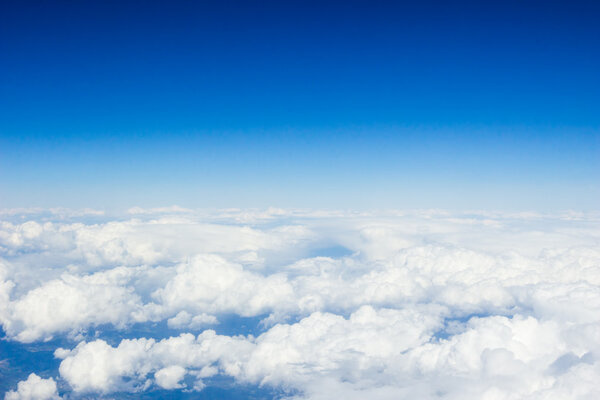 прекрасный вид над облаками
