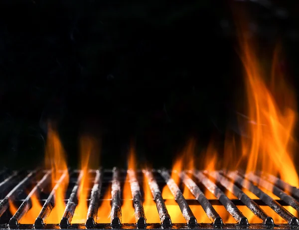 Tom grill rutnät med eld — Stockfoto