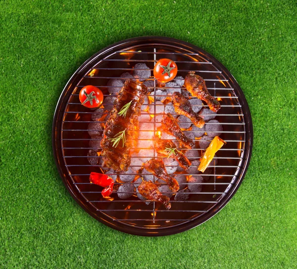 Barbekü ızgara et çeşitli türleri ile — Stok Foto © jag_cz 73677963