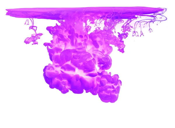 Tinta roxa em água criando forma abstrata — Fotografia de Stock