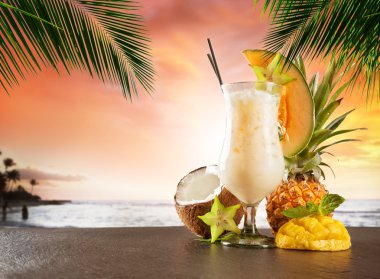 Plajda yaz içeceği