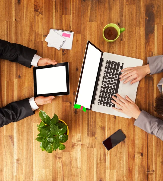 Man and woman working on electronic devices — Stock Photo, Image