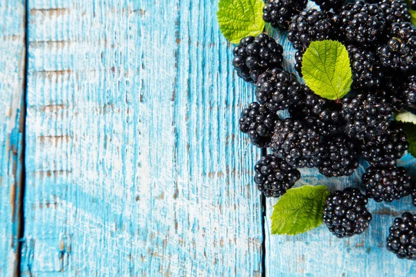 Blackberry placed on old wooden planks — Stock Photo, Image