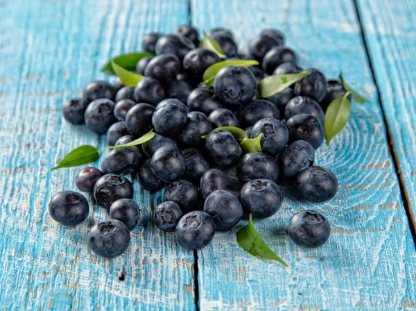 Blueberry placed on old wooden planks — Stock Photo, Image