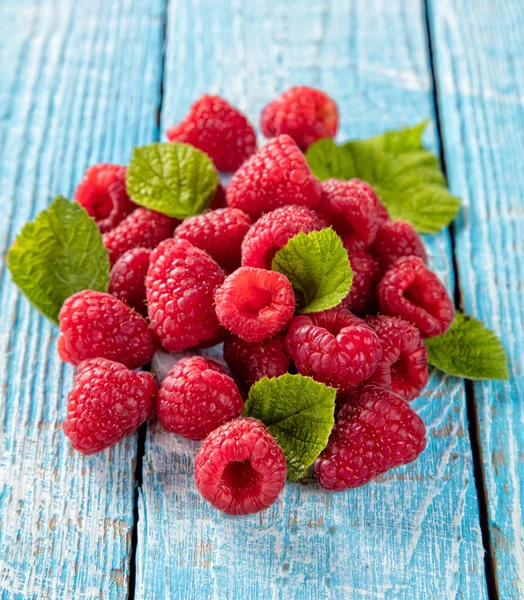 Raspberry placed on old wooden planks — Stock Photo, Image