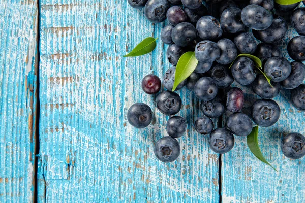 Blueberry placed on old wooden planks — Stock Photo, Image