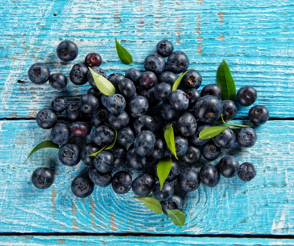 Blueberry placed on old wooden planks — Stock Photo, Image