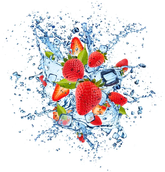 Erdbeeren im Wasserspritzer auf weißem Hintergrund — Stockfoto