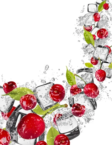 Cerezas en salpicadura de agua sobre fondo blanco — Foto de Stock