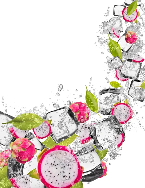 Drachenfrucht im Wasserspritzer auf weißem Hintergrund — Stockfoto
