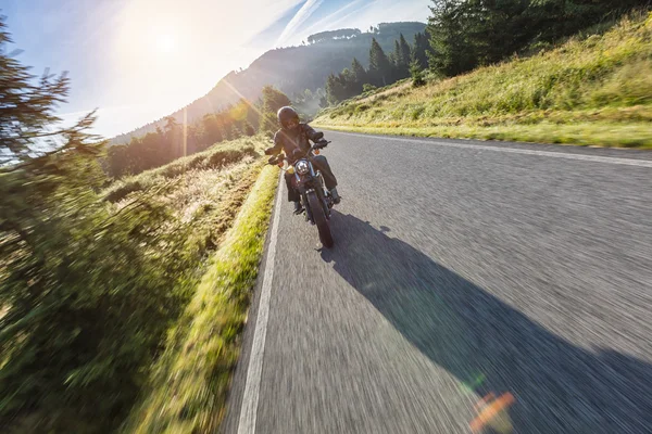 Motorcycle driver riding on motorway — Stock Photo, Image