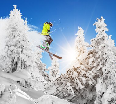Kayakçı Alp Dağları'nda atlama